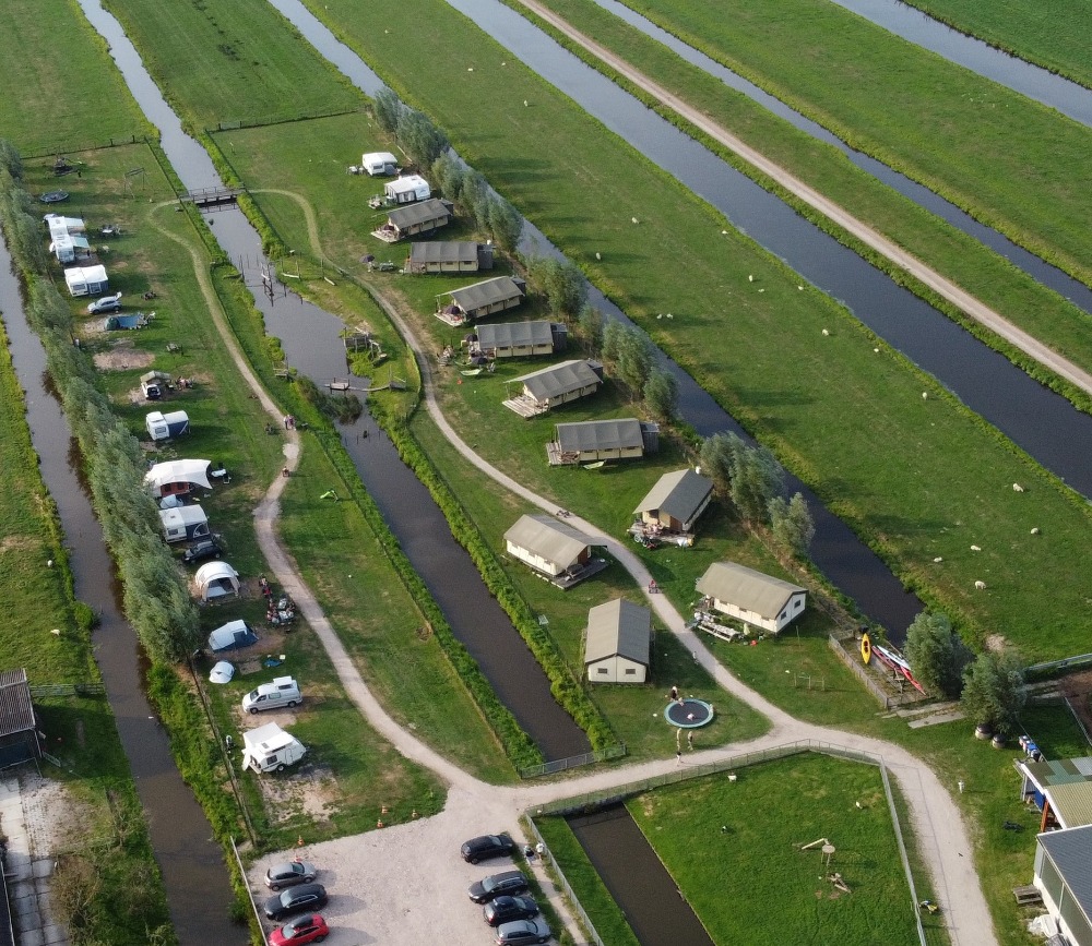 Bovenaanzicht Boerderijcamping Stolkse Weide